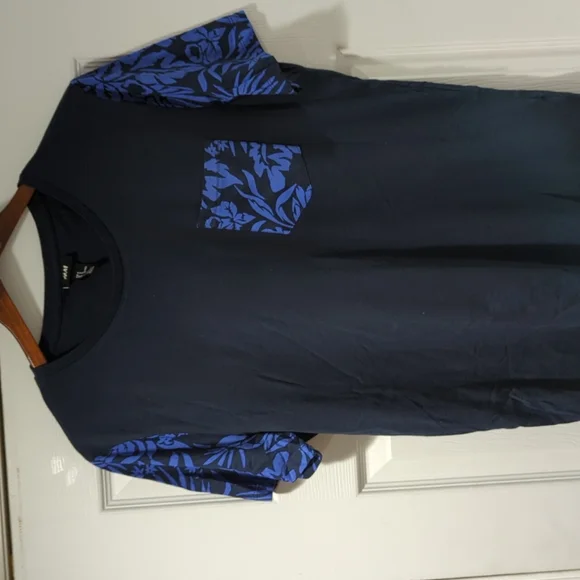 Designer tee - Picture 2 of 2